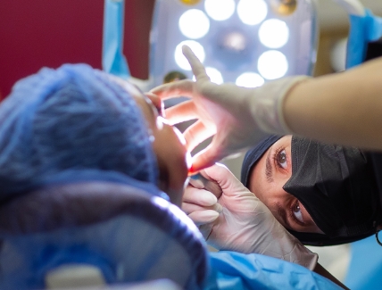 Après des soins chirurgicaux (extractions et greffes)