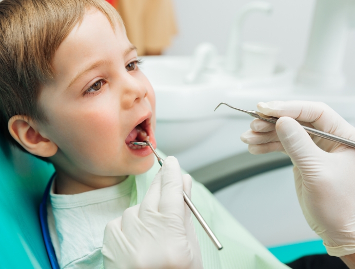 Les objectifs du suivi dentaire chez l’enfant